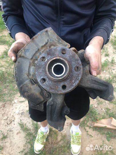 Кулак поворотный vag Volkswagen golf 4