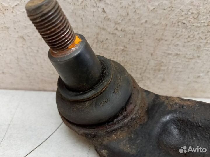 Рычаг передний левый нижний