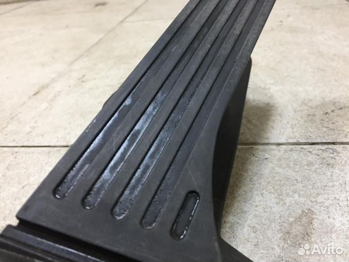 Педаль газа Volkswagen Tiguan 5N1 2007-2011г
