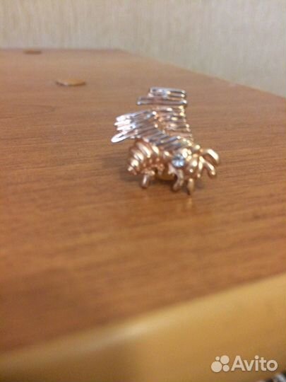 Брошь пчела