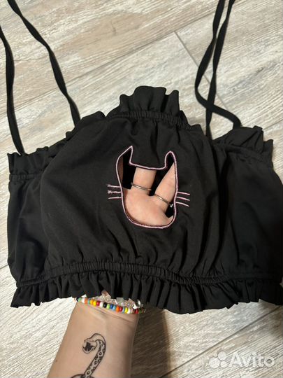 Топик с вырезом кошка