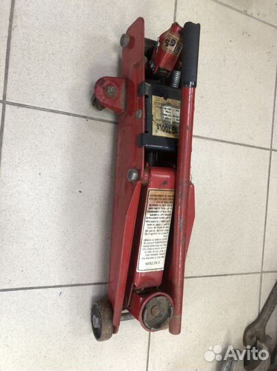 Домкрат (остался гидравлический)