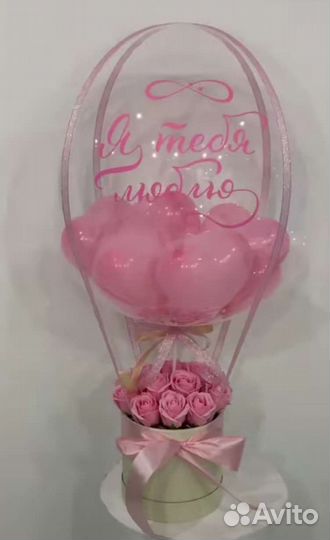 Композиция с шаром и мыльными розами