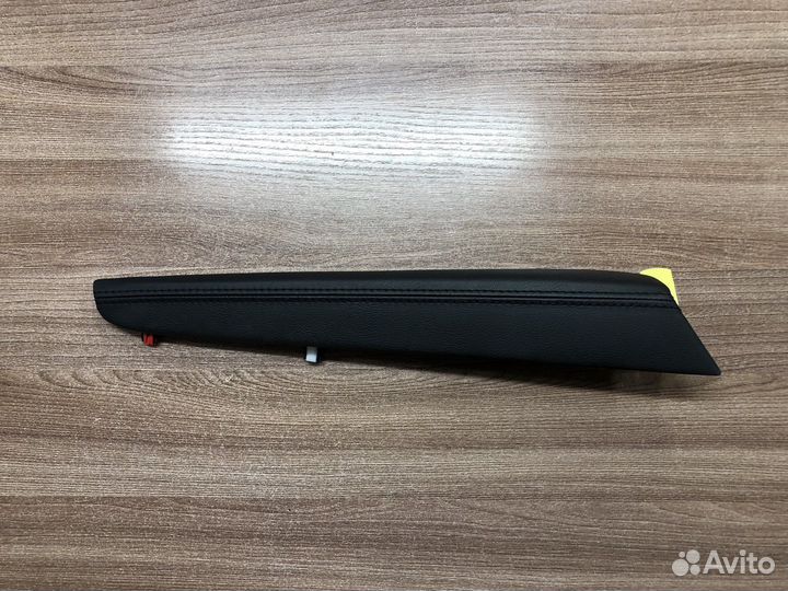 Молдинг подлокотника левый Mazda 3 BM 2013-2019