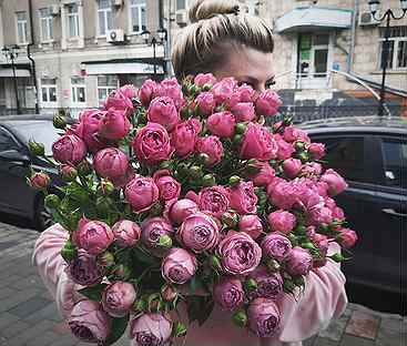 Доставка цветов и букетов в Ростове-на-Дону