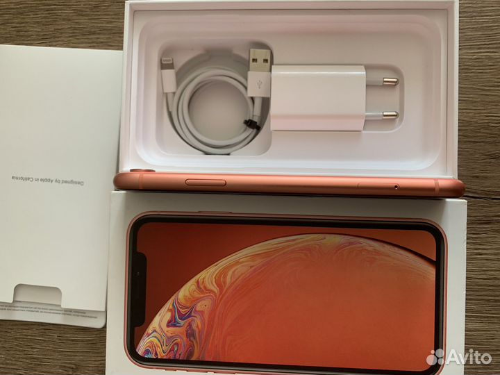 Телефон iPhone XR