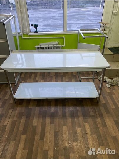 Стол нейтральный