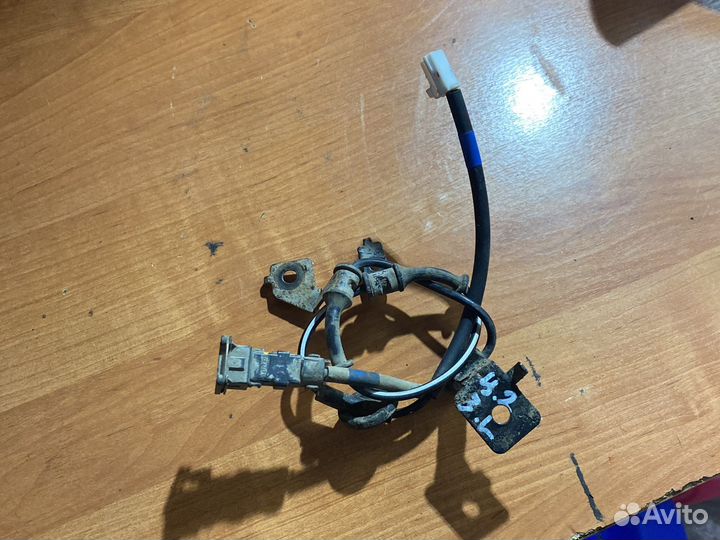 Kia cerato 2 2010 год задний левый датчик ABS