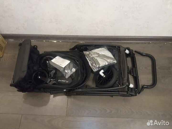 Детская коляска Happy Baby avery (black)