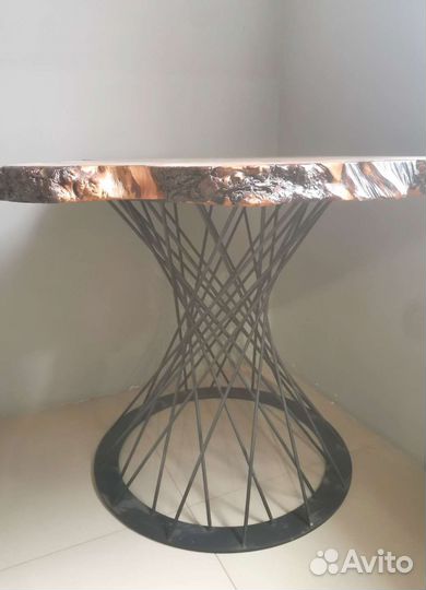 Столешница из дерева и эпоксидной смолы