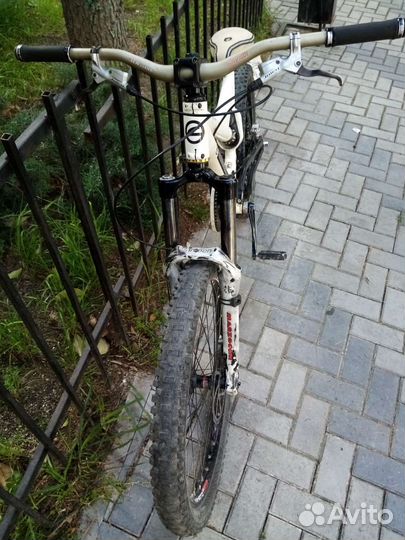 Велосипед commencal supreme