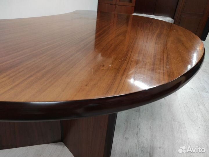 Стол руководителя заоваленный б/у 02324