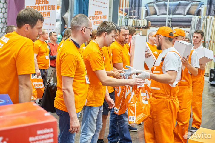 Рабочий склада