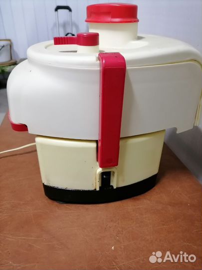 Соковыжималка шнековая