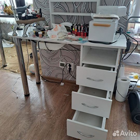 Стол для мастера маникюра с вытяжкой