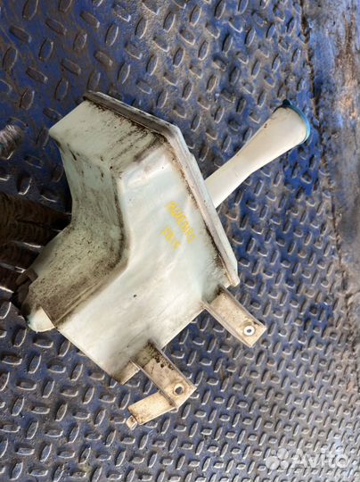 Бачок омывателя гур Nissan Bluebird Sylphy