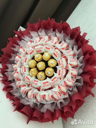 Букет из конфет Raffaello и Ferrero Rocher