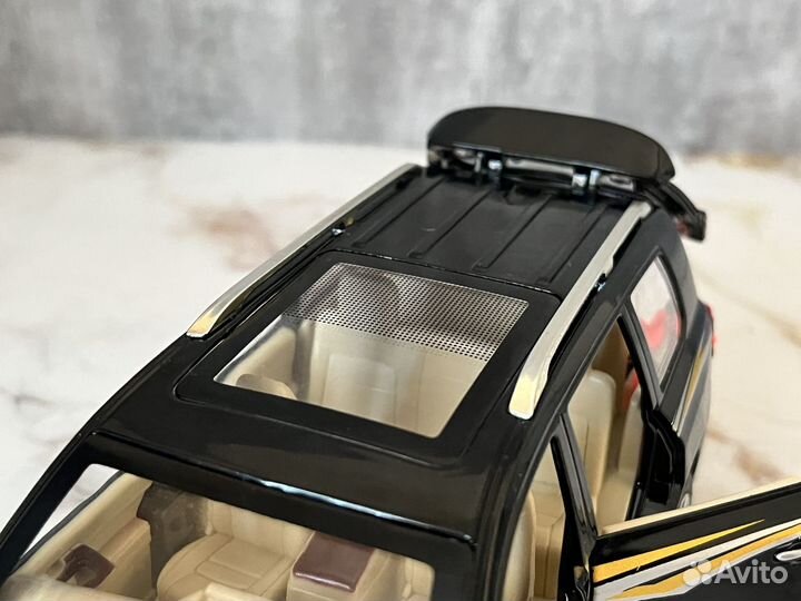 Модель toyota land cruiser 200 1:24