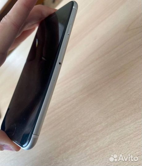 iPhone SE (2020), 64 ГБ