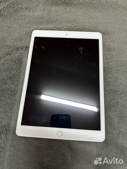 iPad 10.2