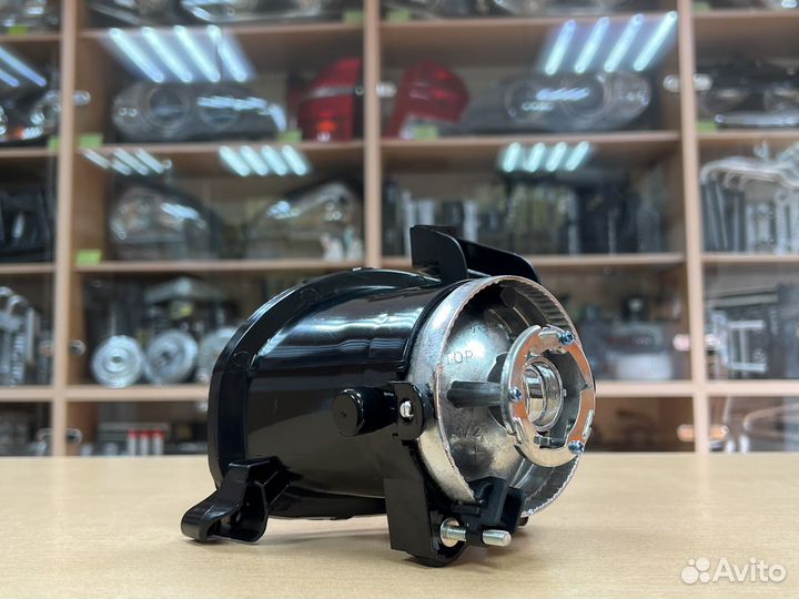 Фара противотуманная Тойота Авенсис