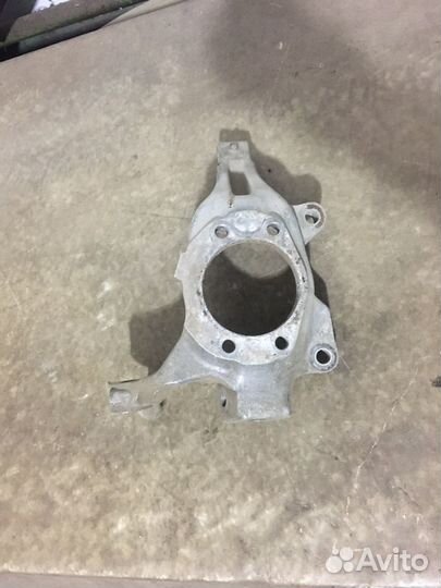 Кулак поворотный Nissan Teana j32