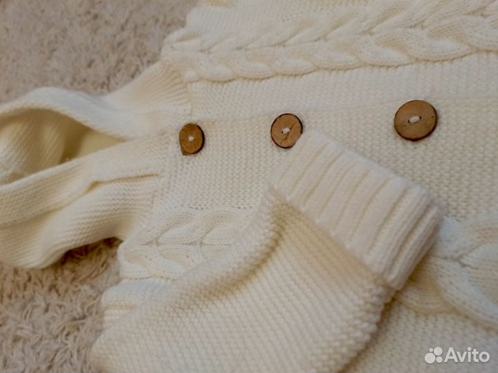Комбинезон вязанный для малыша