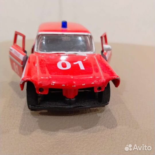 Модель автомобиля Газ-13 