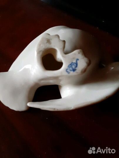 Статуэтка фарфоровая Голубь