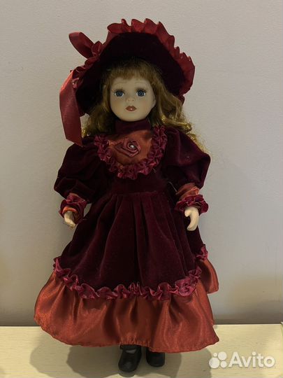 Кукла фарфоровая 40 см