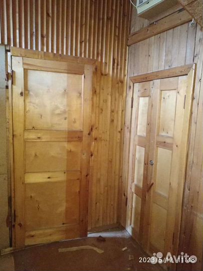 Дачные двери из массива дерева