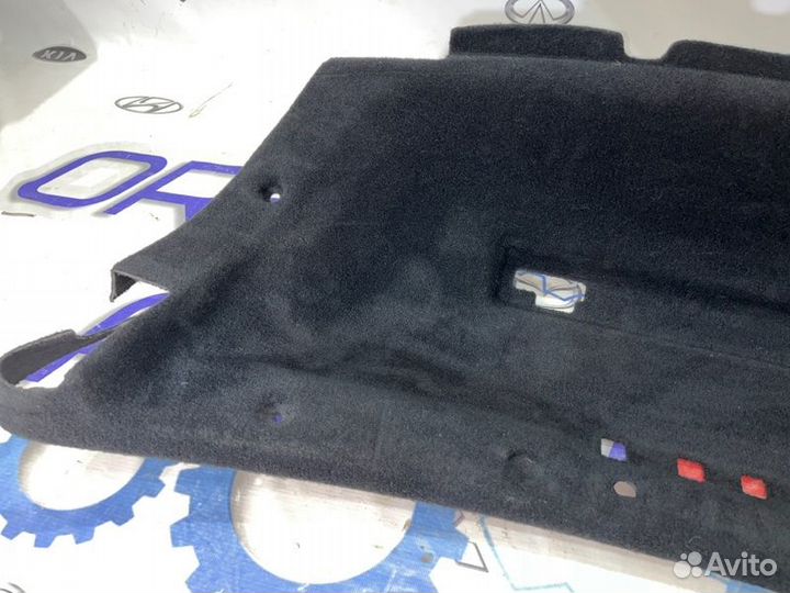 Обшивка крышки багажника задняя Mercedes-Benz