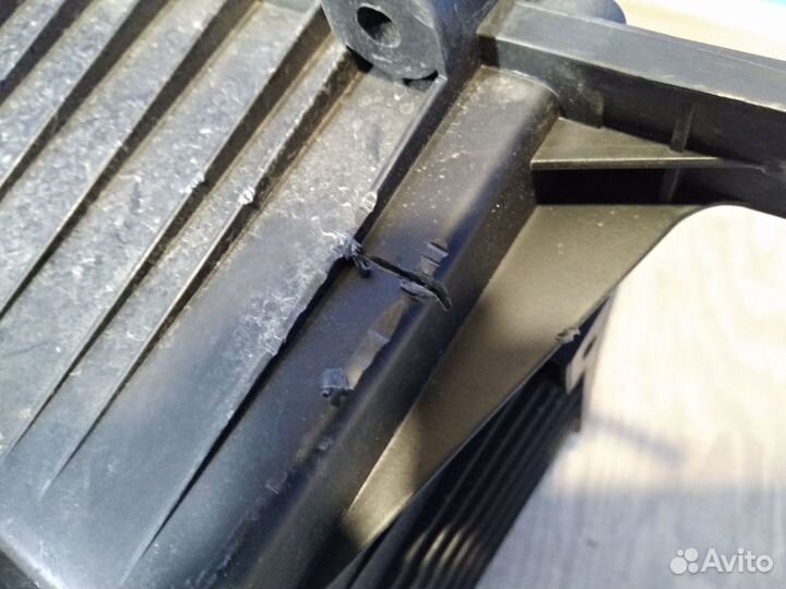 Корпус воздушного фильтра LADA Granta 1 2011