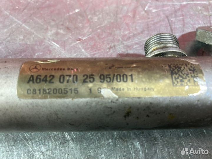 Топливная рампа правая Mercedes E-Class W211 OM642