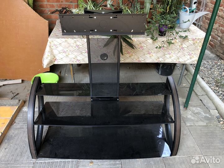 Стойка под телевизор с кронштейном Mart