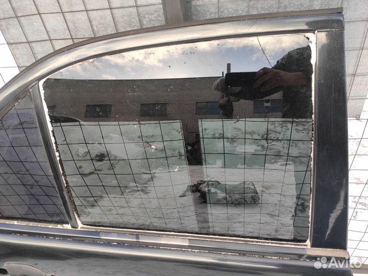 Стекло дверное заднее правое Mercedes Benz E Class