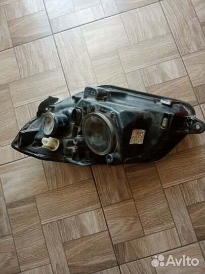 Правая фара на Шкоду