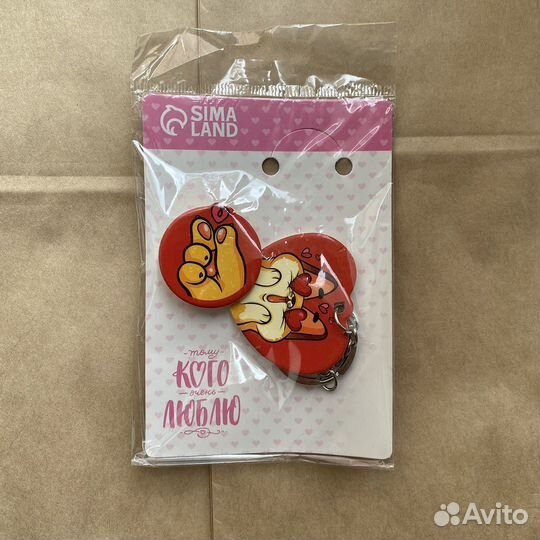 Подарочный набор значок и брелок новый