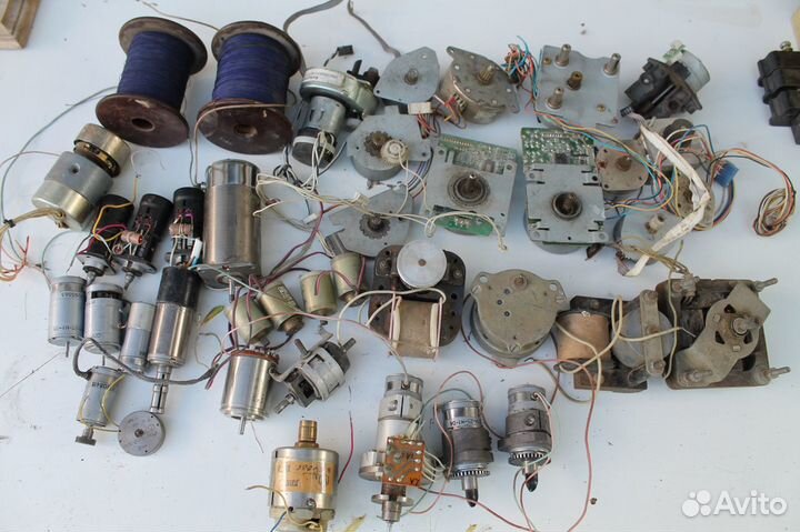 Запчасти снятые с радиоаппаратуры