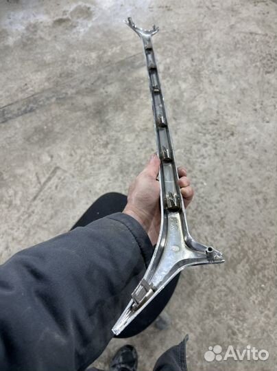 Нижний хром решетки камри 55 оригинал