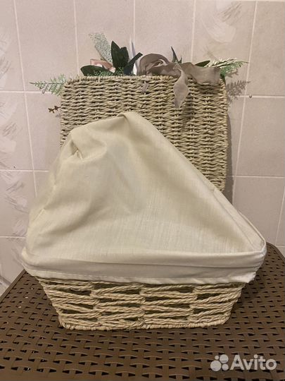 Шкатулка плетёная с цветами. Италия