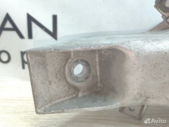 Кронштейн двигателя левый Bmw X6 E71 N54B30 2008