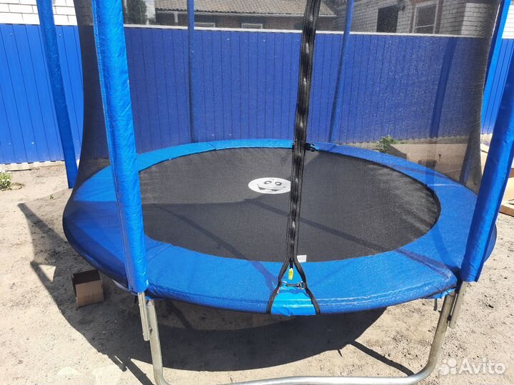 Батут с защитной сеткой новый