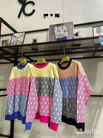 Свитер женский