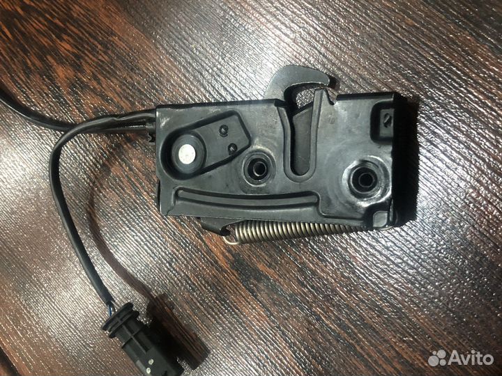 Замок капота Volvo XC60 поколение 2