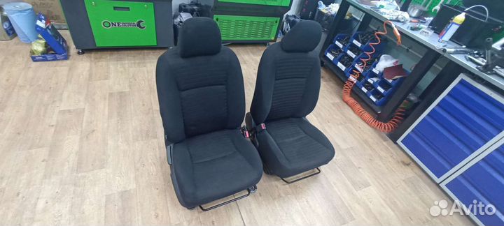 Передние сиденья