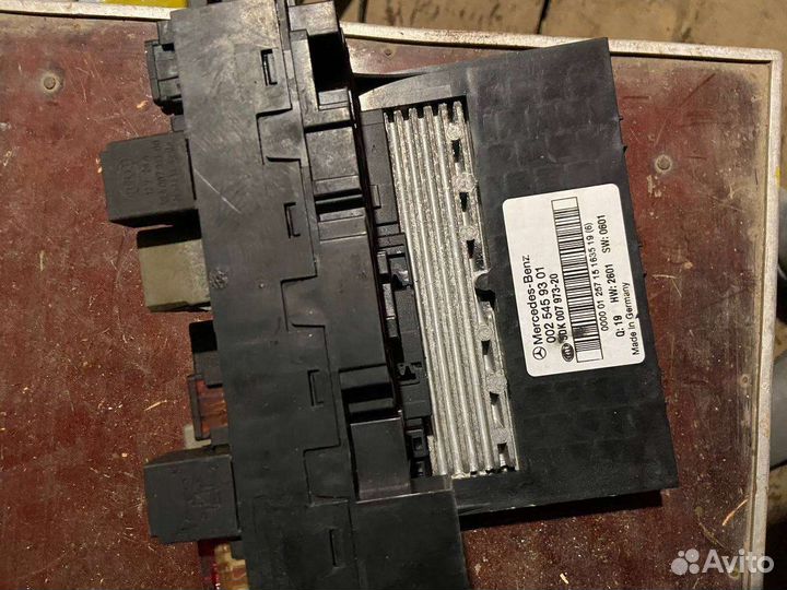 Блок предохранителей передний SAM Mercedes W203