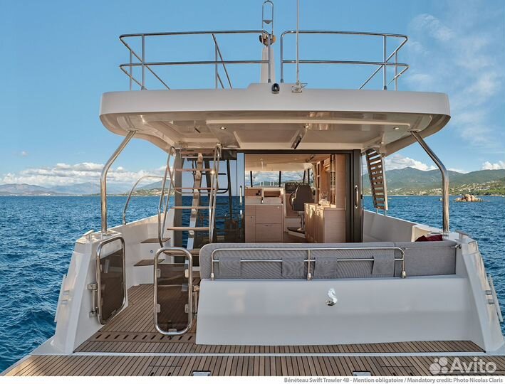 Яхта Beneteau Swift Trawler 48