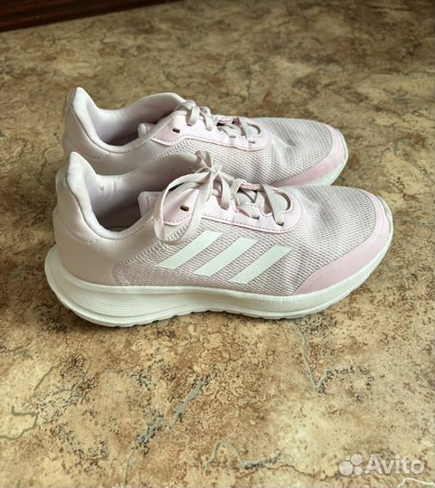 Кроссовки женские