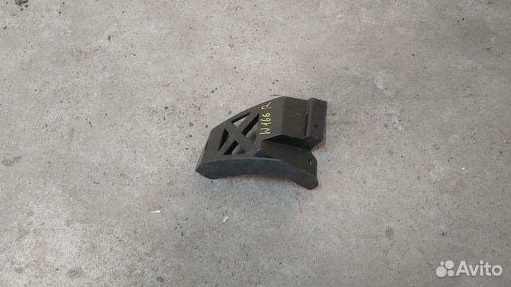 Левый кронштейн заднего бампера Mercedes ML W166